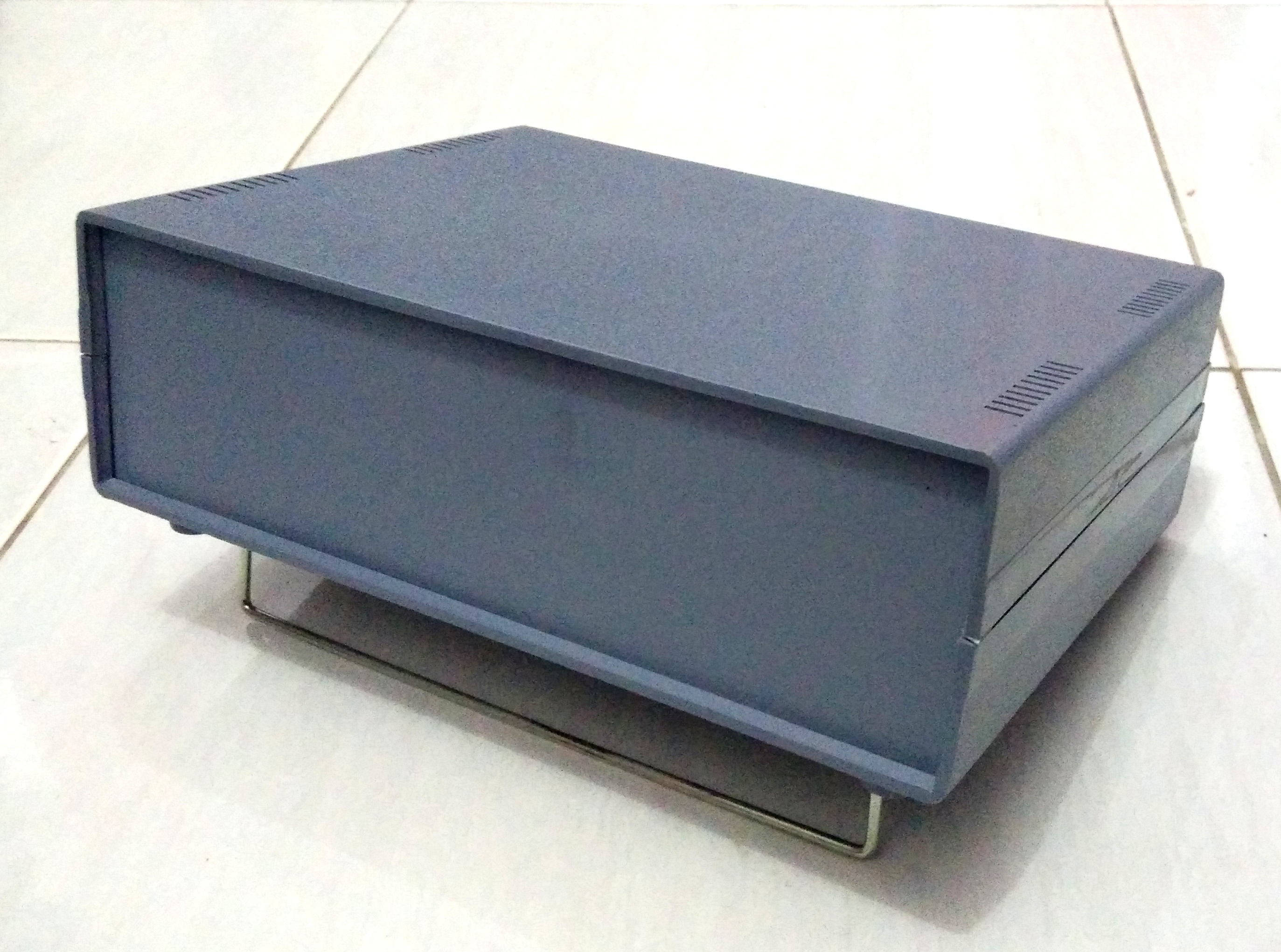 Box Plastik Abu-abu 255x190x80mm